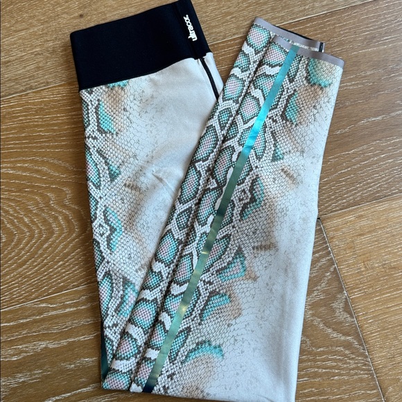 Ultracor Python Print High Rise Leggings with Teal Stripe size M - Picture 2 of 5